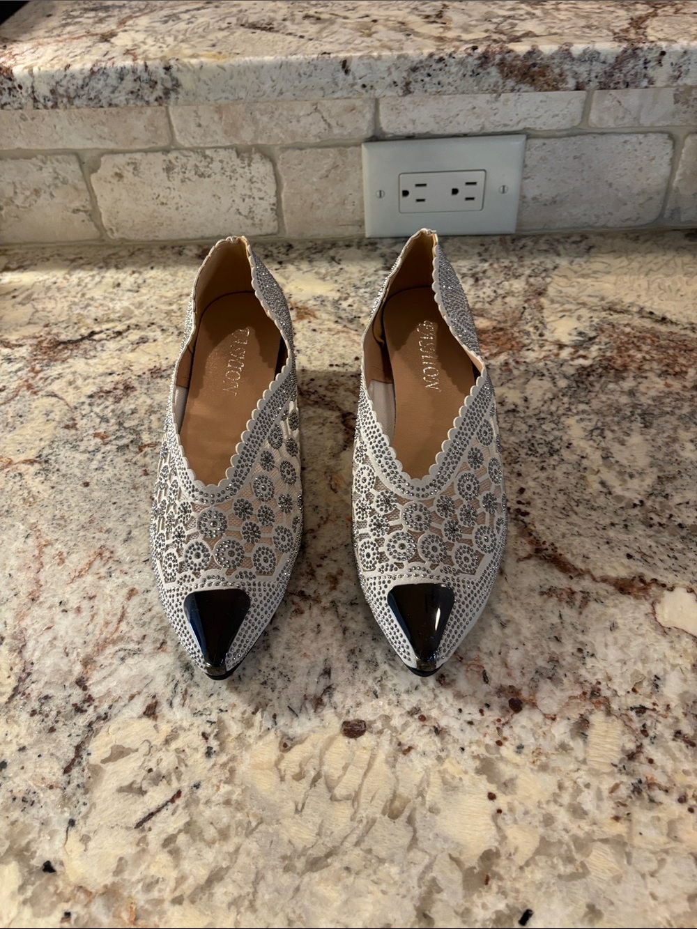 Women's Lace-Pattern Pointed Toe Heels in Cream with Silver Cap Toe